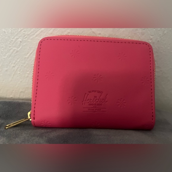 Herschel pink small wallet in great condition. - Picture 6 of 8